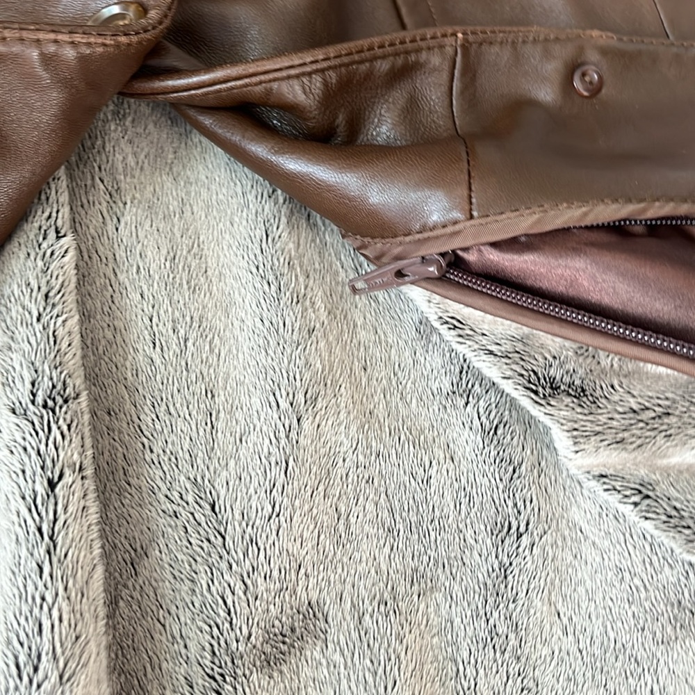 Anne Klein mid length leather coat. Size large. Brown - Picture 4 of 9